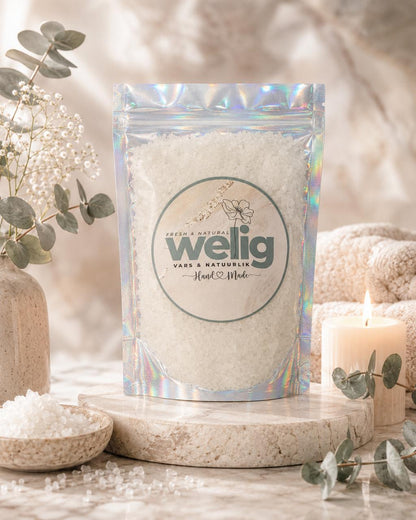 Pouch with white bath salts and welig  branding on a neutral background with decorative elements.